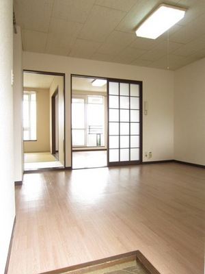 Living and room. There Pledge DK7