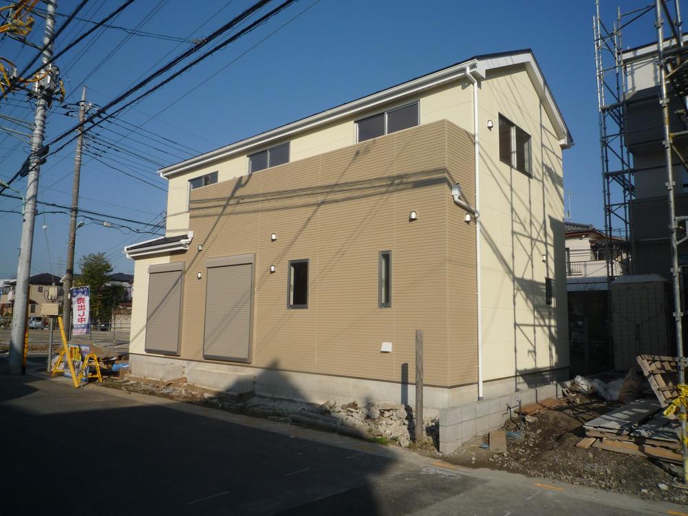 Local photos, including front road. Local (11 May 2013) Shooting