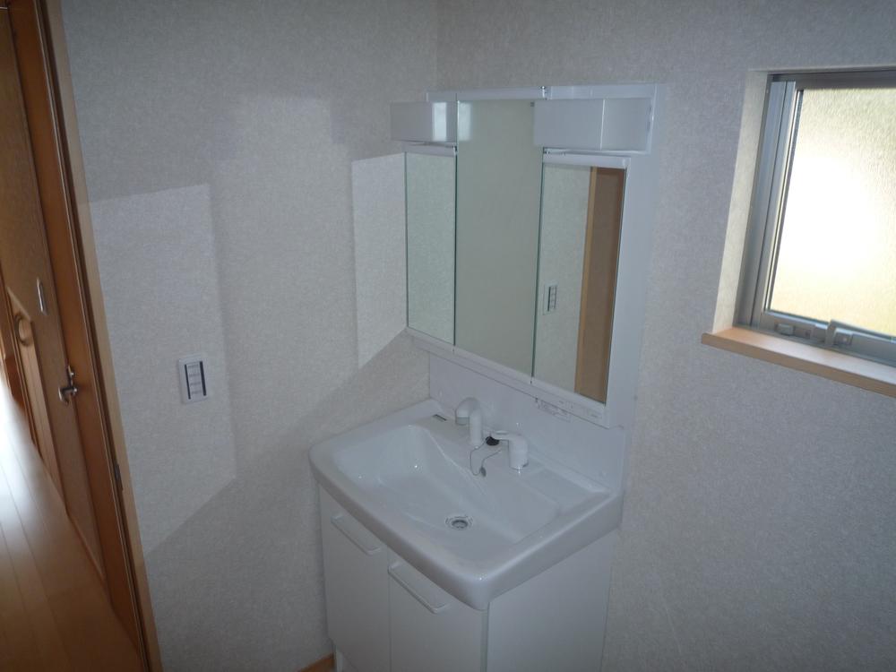 Wash basin, toilet. Indoor (11 May 2013) Shooting