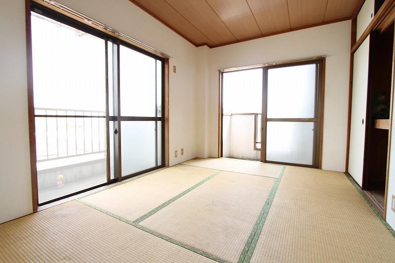 Other room space. Double-sided balcony Since it is a corner lot, Sunny