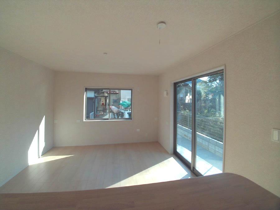 Living. Was building completed. Such as the actual image from per yang, We have to wait all the time so you can see directly.