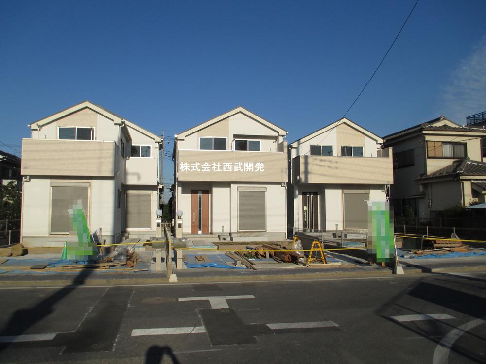 Local photos, including front road. Local (11 May 2013) Shooting