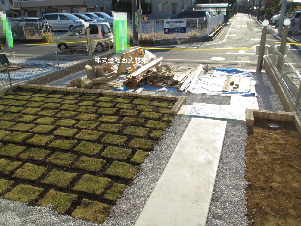 Garden. Local (11 May 2013) from the shooting entrance