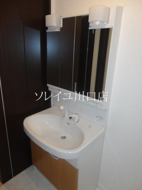 Washroom. Easy-to-use single lever