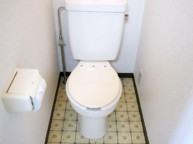 Toilet. There is an electrical outlet in the toilet, Warm water washing toilet seat installation Allowed