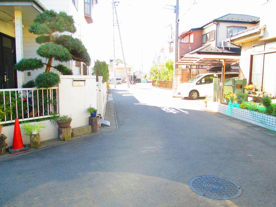 Local photos, including front road. Local (11 May 2013) Shooting