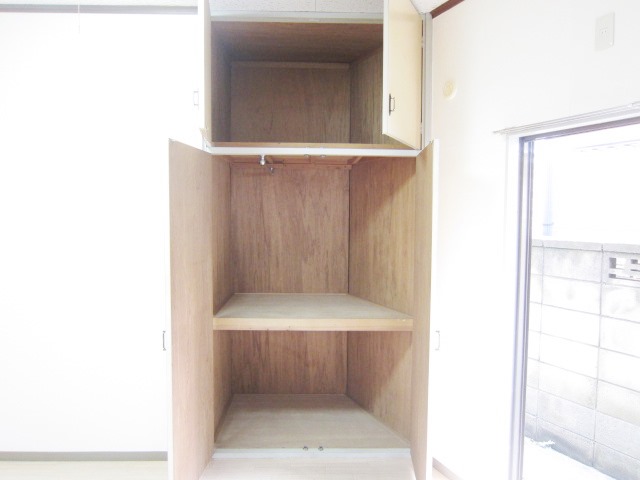 Receipt. Yes upper closet storage