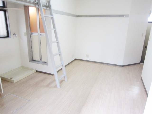 Living and room. It contains the air conditioning before occupancy