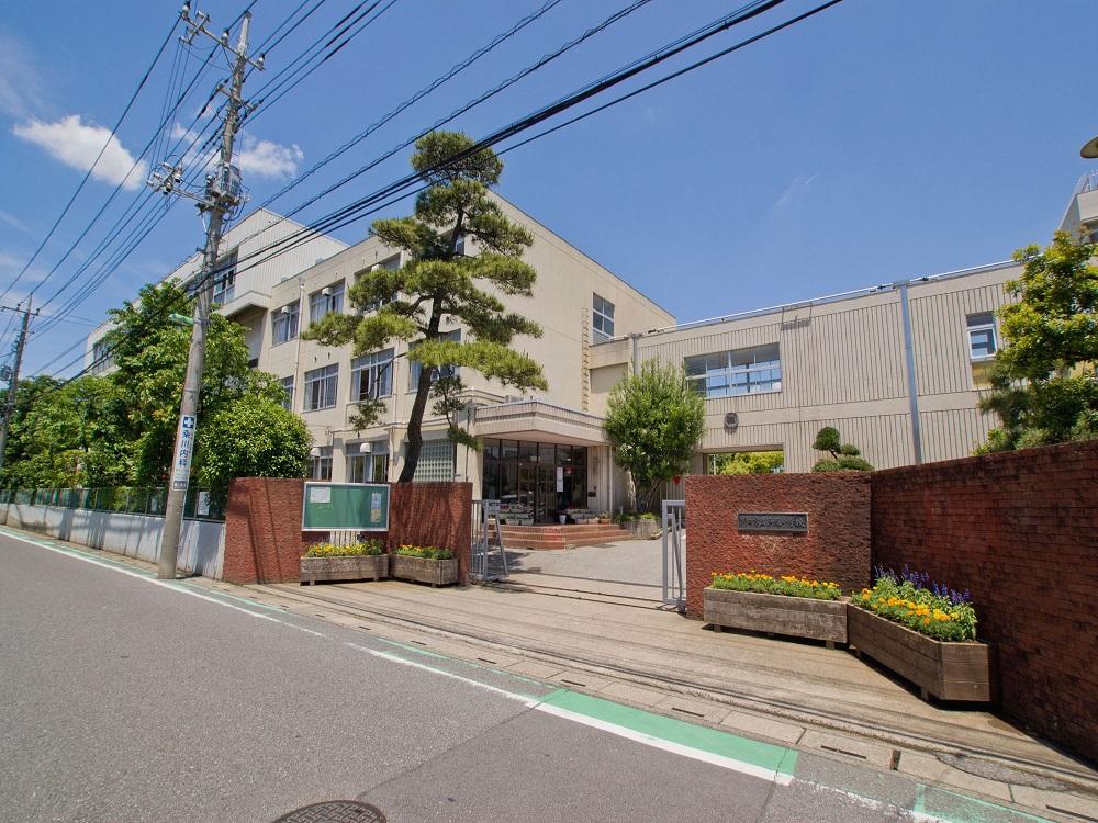 Junior high school. Totsuka 750m until junior high school