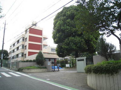 Primary school. Totsuka to elementary school (elementary school) 794m