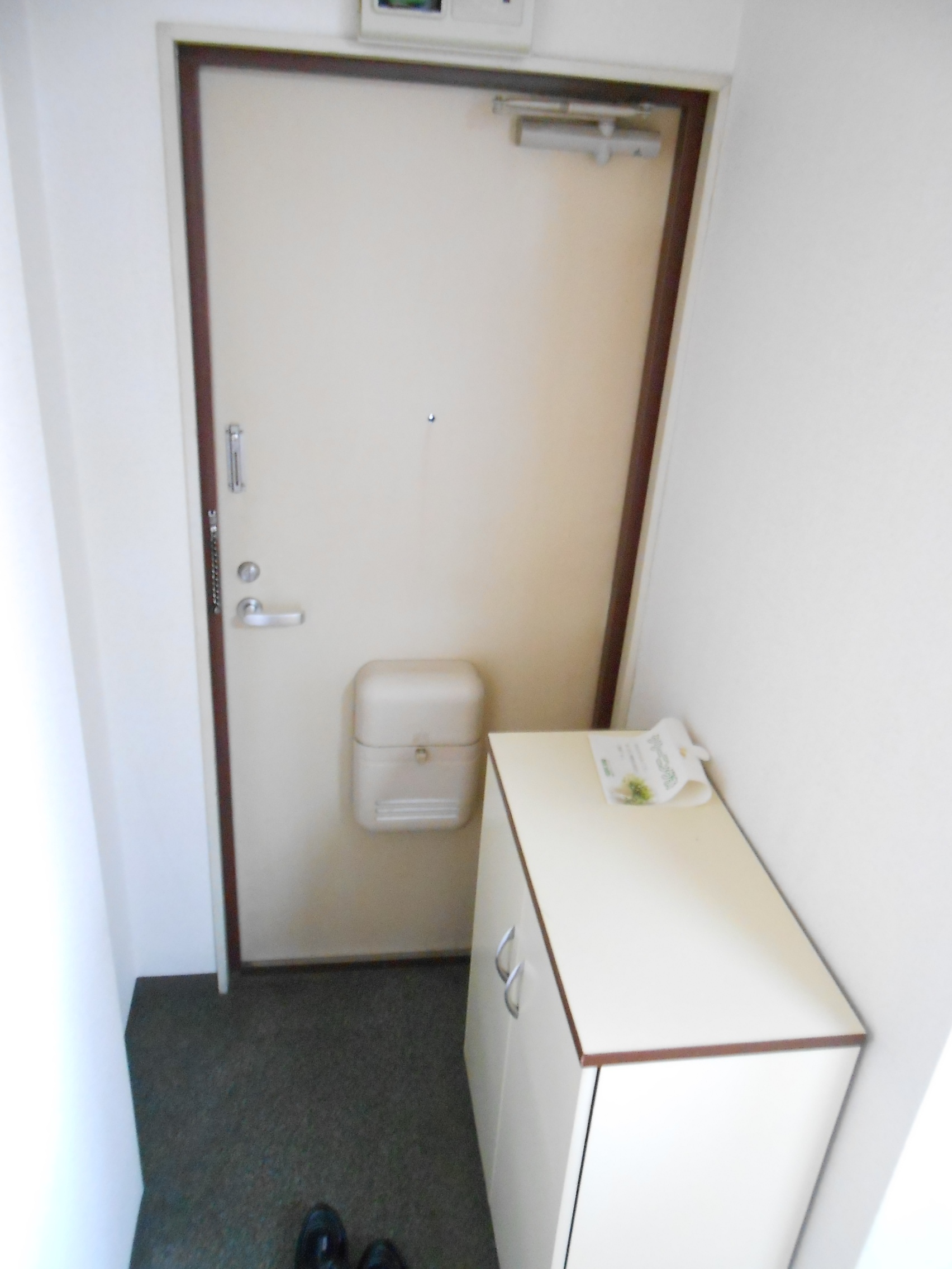 Entrance. With shoe box ☆