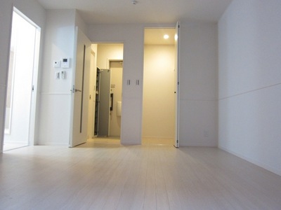 Living and room. Beautiful flooring in the white of the eye