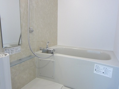 Bath. With mirror ・ Bathing of just good size