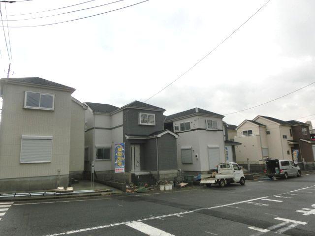 Local photos, including front road. Local (12 May 2013) Shooting