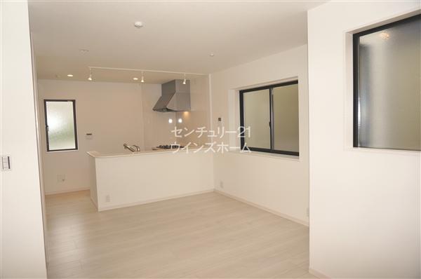 Living. LDK spacious 21.1 Pledge L type that because of comfort dining and living room are divided slowly