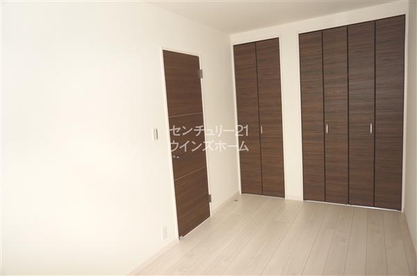 Other. Storage also enhance all room 6 quires more