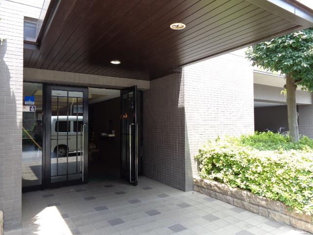 Entrance. Common areas