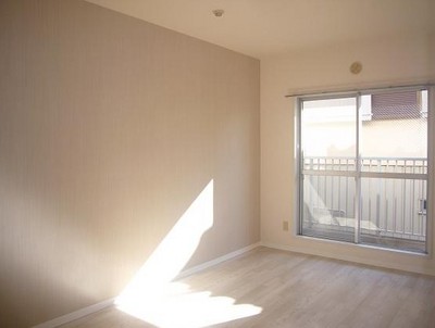 Living and room. Room 1