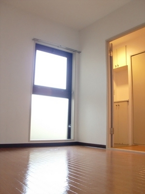 Living and room. Day good Western-style