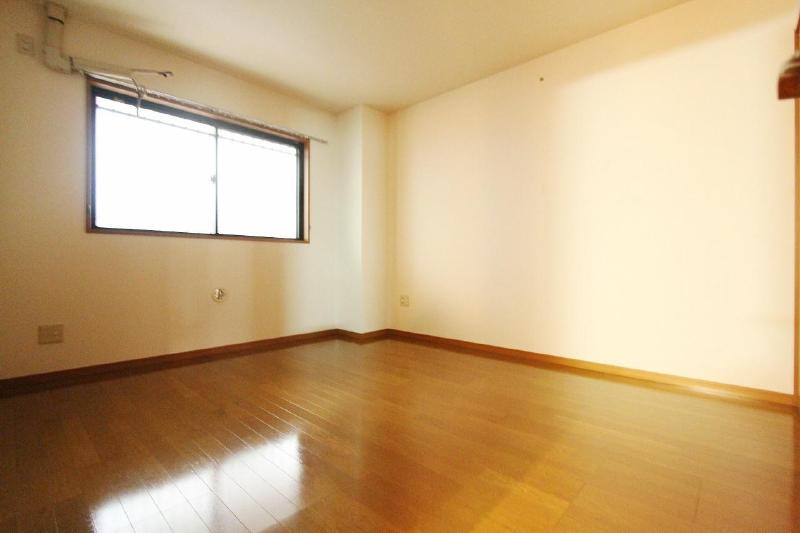 Other room space. Also to be able to air conditioning installed in the entrance next to the Western-style