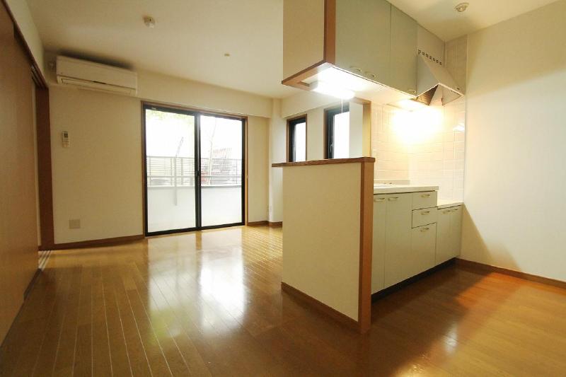 Living and room. While enjoying the conversation, Fun dishes