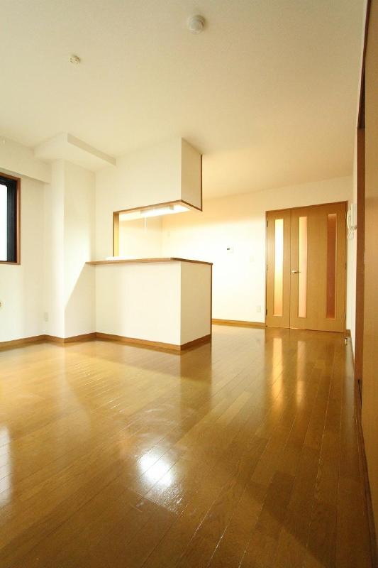 Living and room. Spacious two people ・ It is wide enough room can have children