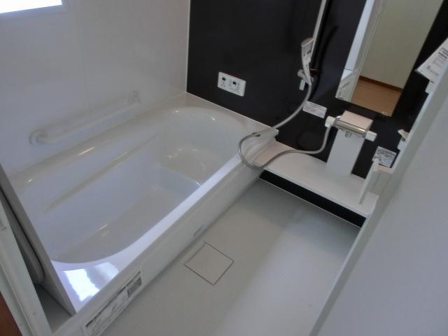 Same specifications photo (bathroom)