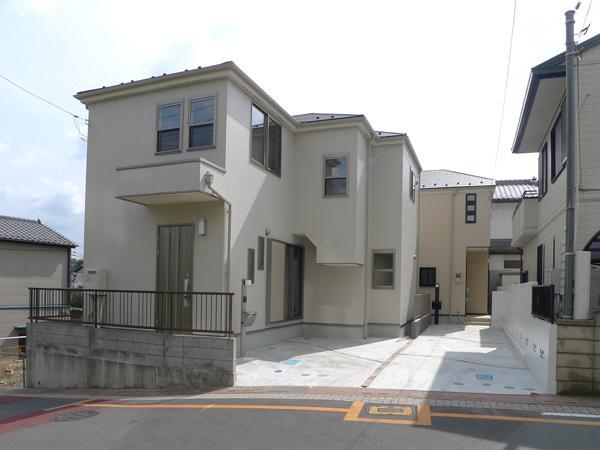 Local photos, including front road. B Building