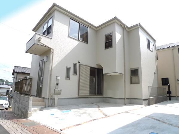 Local appearance photo. B Building