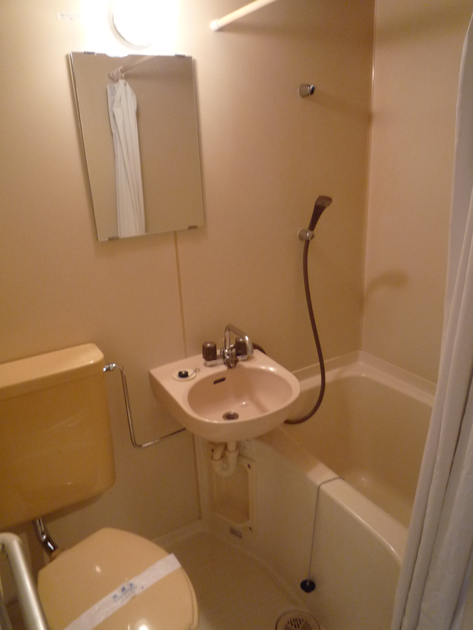 Bath. 3-point unit bus