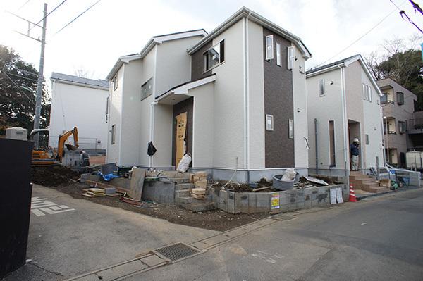 Local photos, including front road. Shining even your family smile in full sunlight