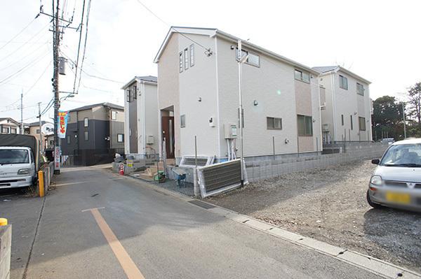 Local photos, including front road. Peaceful new life to fulfill in a quiet residential area