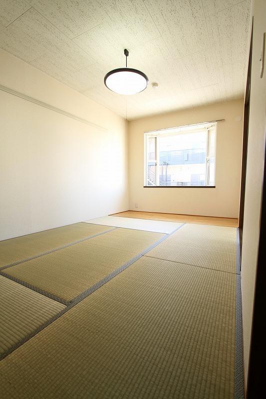Other room space. Japanese-style room 7.5 quires It is quite wide and actually see