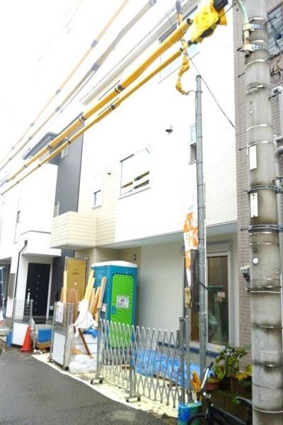 Local appearance photo. Local (11 May 2013) Shooting