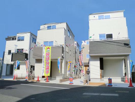 Local appearance photo. Local (11 May 2013) Shooting There is a building with a built-in garage! It will protect the car from bad weather! 