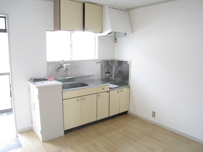 Kitchen. Easy to move the kitchen