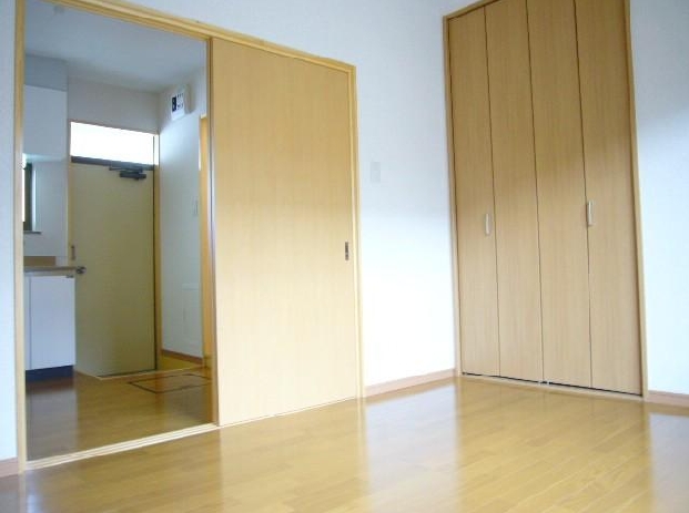 Living and room. It is south-facing bright rooms