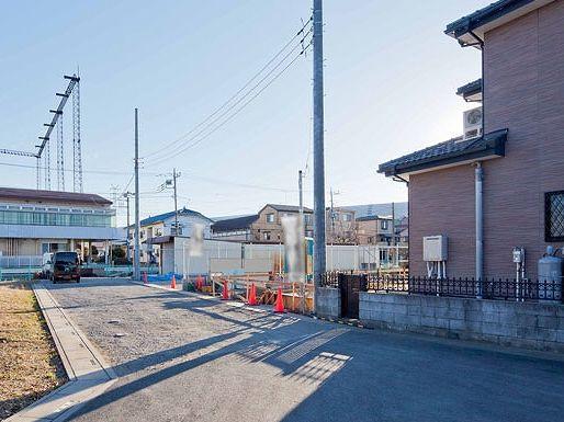 Local photos, including front road. Local (12 May 2013) Shooting