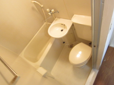 Bath. 3-point unit bus