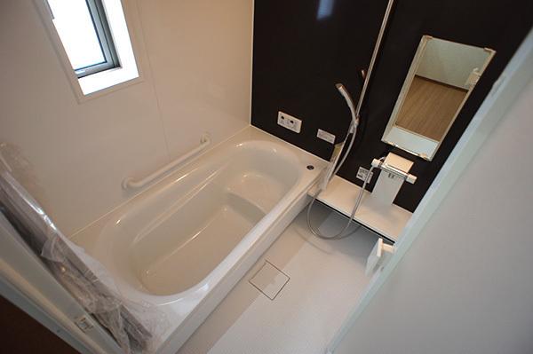 Bathroom. 4 Building