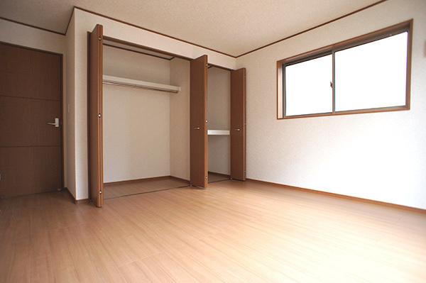 Non-living room. 4 Building