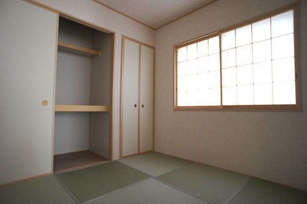 Non-living room. 4 Building