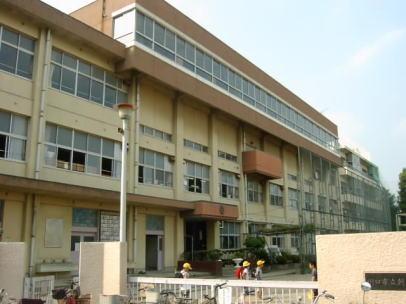 Primary school. 662m until Kawaguchi Municipal Asahi Higashi Elementary School