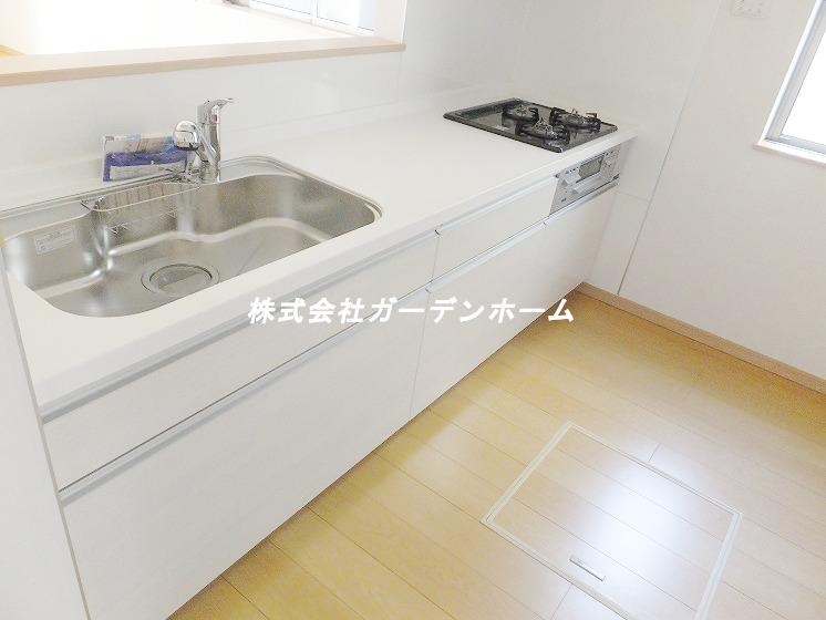 Kitchen. Popular face-to-face kitchen wife Model can be made dishes that drew out Hassle !! arm to carry the dishes !!