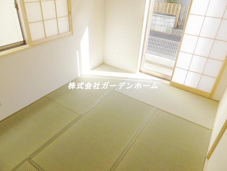 Non-living room. Japanese-style room is very healed !! to the tatami of smell