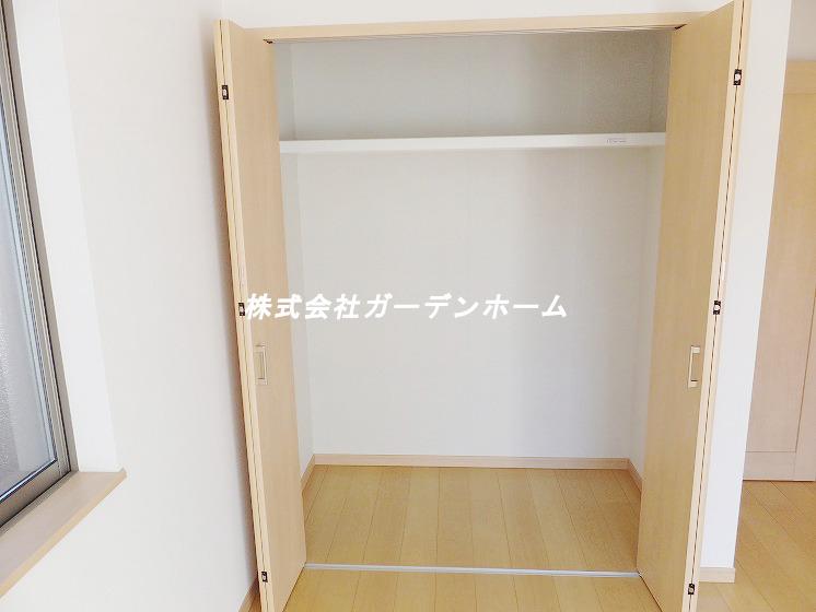 Receipt. Spacious storage space will enter a lot of luggage !!