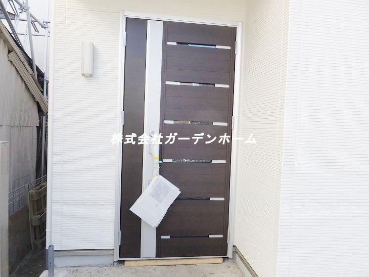 Entrance. Stylish front door welcomes everyone !!