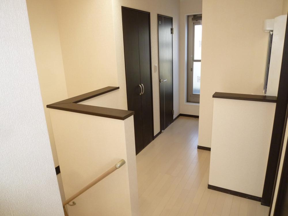 Other introspection.  [Building 2 Corridor] There is a top light, Bright hallway. 