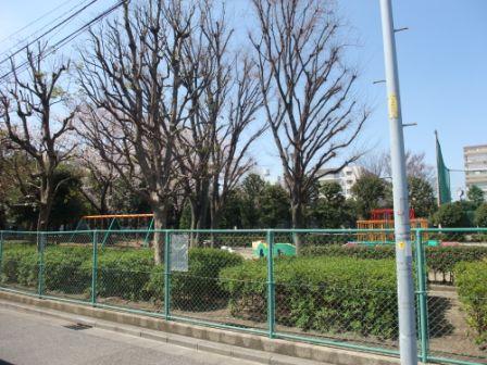 park. 722m until Nakaaoki park (park)