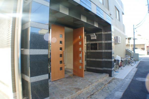 Entrance. Auto-lock Mansion